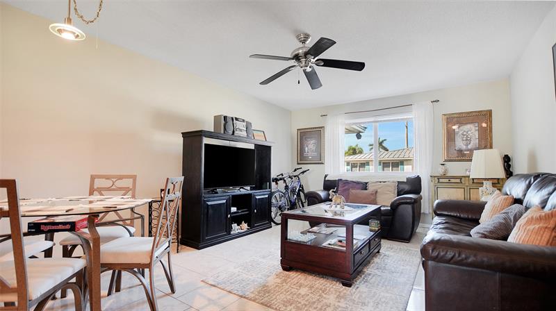 Image 4 of 18 For 6263 19th Ave  923