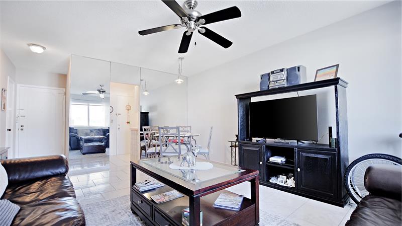 Image 7 of 18 For 6263 19th Ave  923