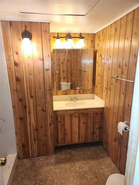 Image 7 of 21 For 3123 Oakland Shores Dr  D104