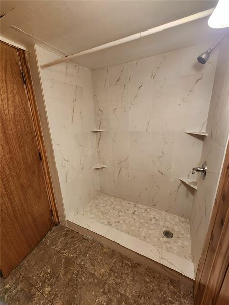 Image 8 of 21 For 3123 Oakland Shores Dr  D104