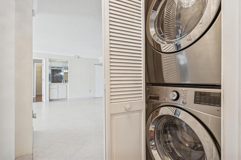 Image 14 of 17 For 1201 Ocean Dr.  1506n