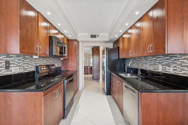 Image 7 of 17 For 1201 Ocean Dr.  1506n