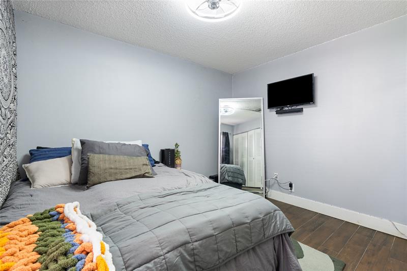 Image 11 of 33 For 151 115th Ave  405