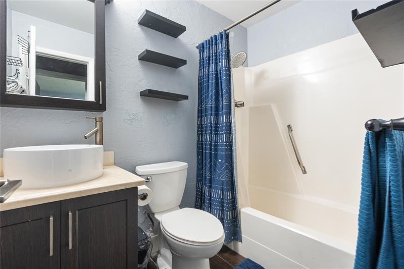 Image 12 of 33 For 151 115th Ave  405