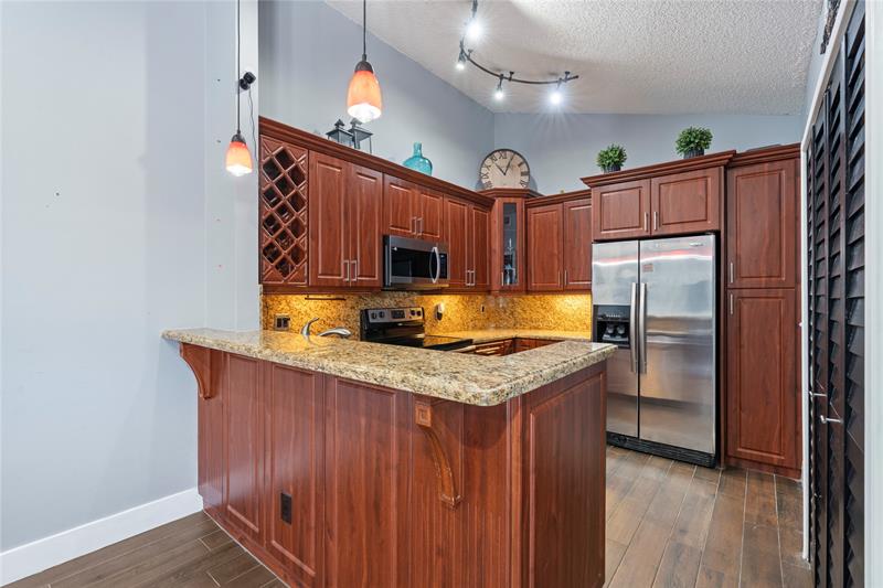 Image 13 of 33 For 151 115th Ave  405