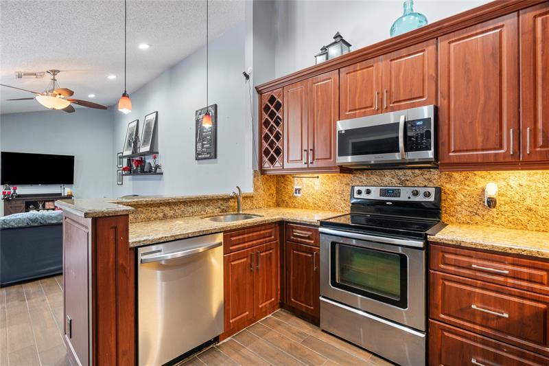 Image 15 of 33 For 151 115th Ave  405