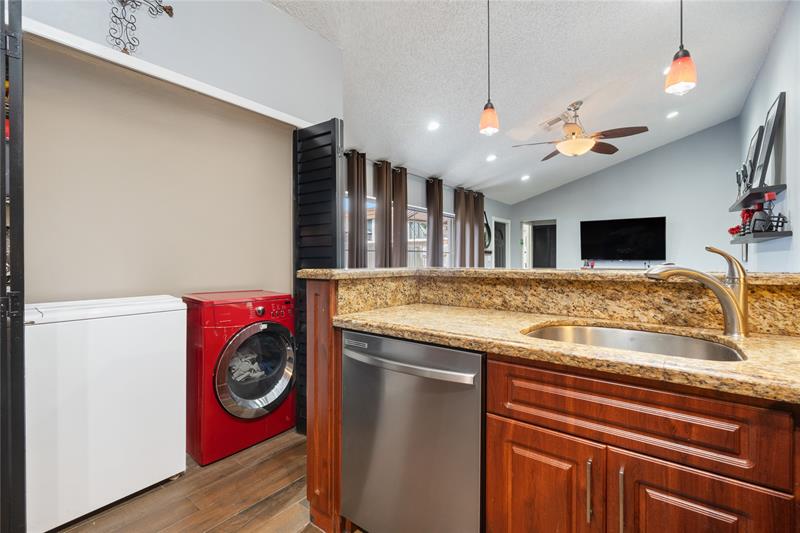 Image 18 of 33 For 151 115th Ave  405