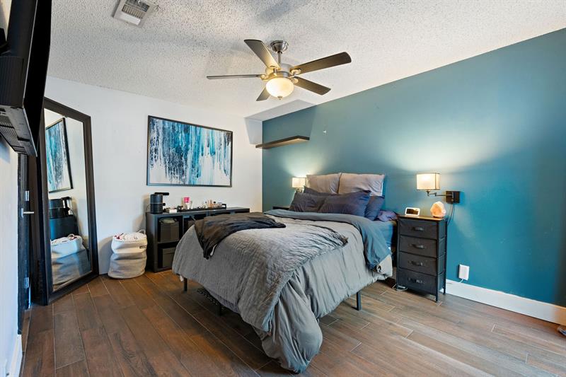 Image 19 of 33 For 151 115th Ave  405