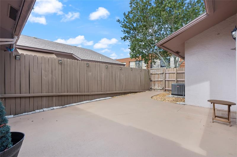 Image 25 of 33 For 151 115th Ave  405