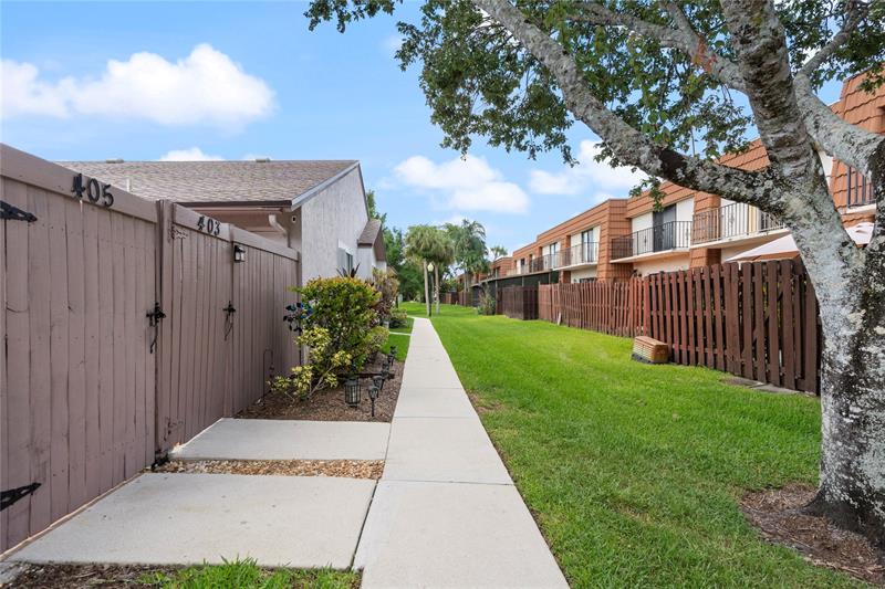 Image 27 of 33 For 151 115th Ave  405