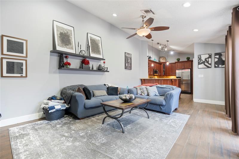 Image 4 of 33 For 151 115th Ave  405