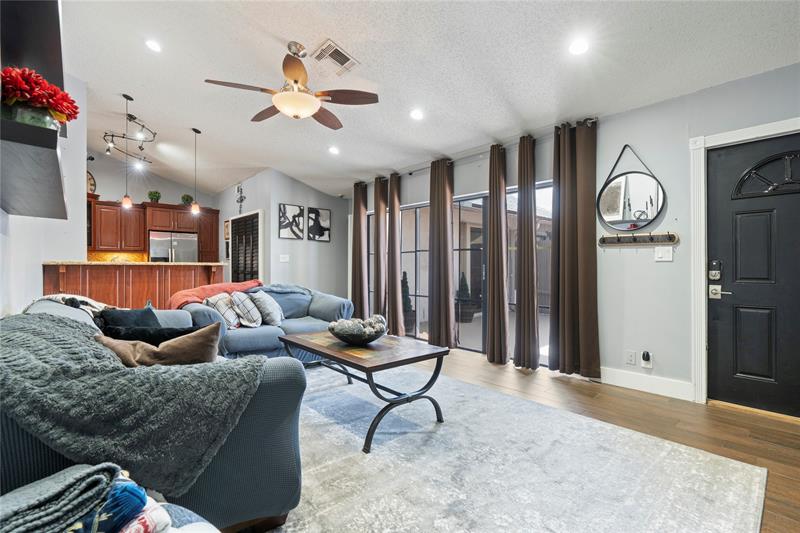 Image 5 of 33 For 151 115th Ave  405