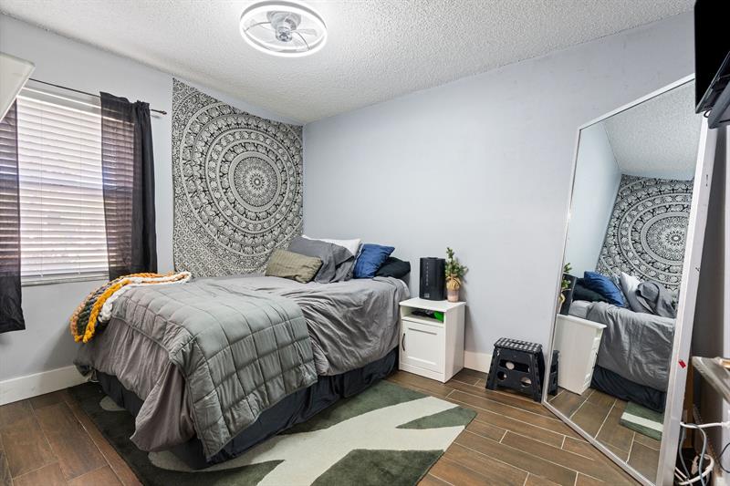 Image 9 of 33 For 151 115th Ave  405