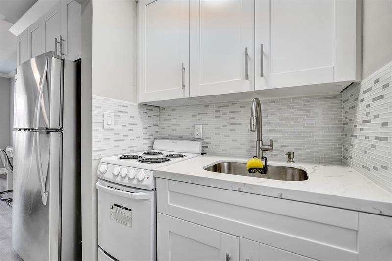 Image 18 of 23 For 329 Connecticut St  107