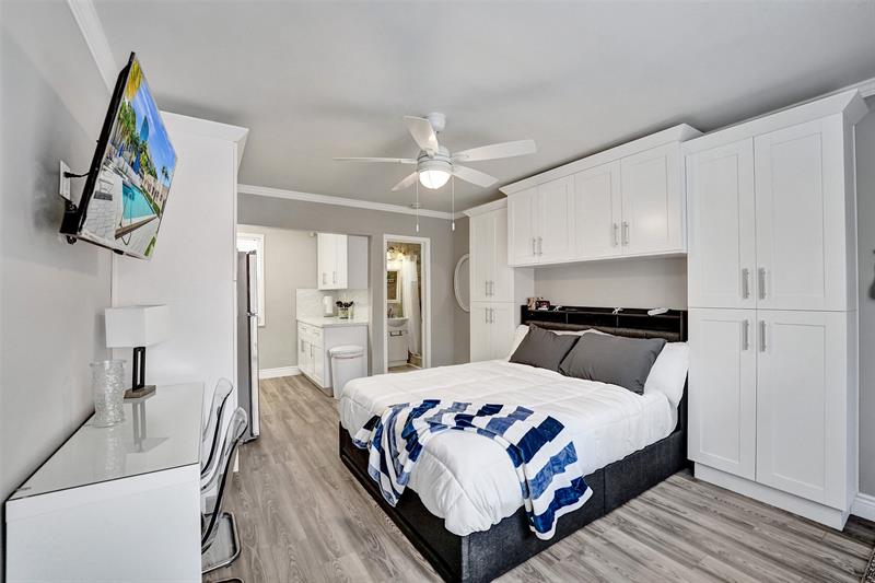 Image 20 of 23 For 329 Connecticut St  107