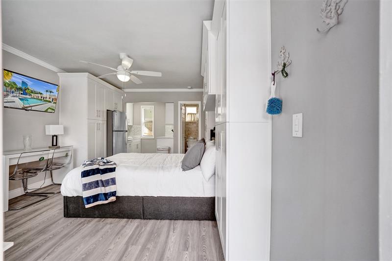 Image 21 of 23 For 329 Connecticut St  107