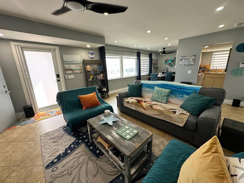 Image 4 of 13 For 2205 Surf Rd