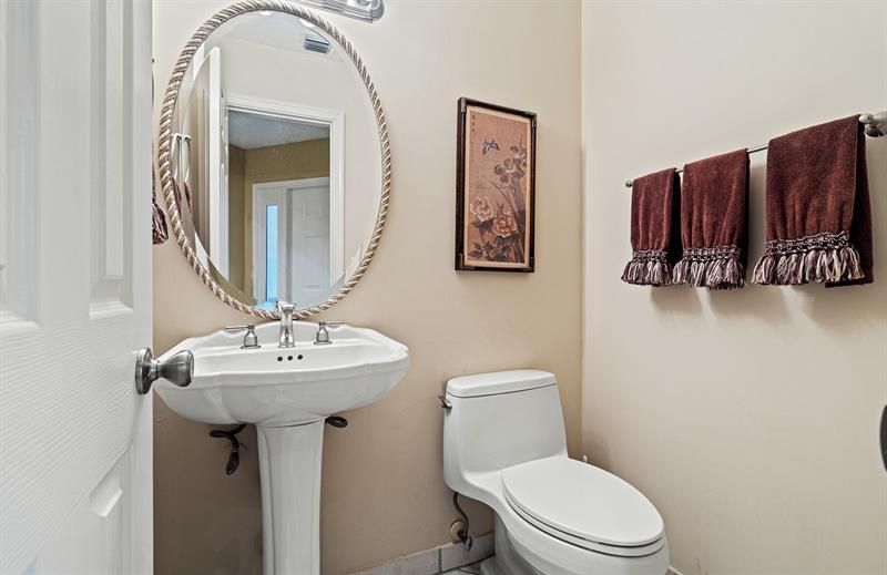 Image 10 of 57 For 476 Palm Aire Dr