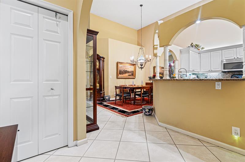 Image 23 of 57 For 476 Palm Aire Dr