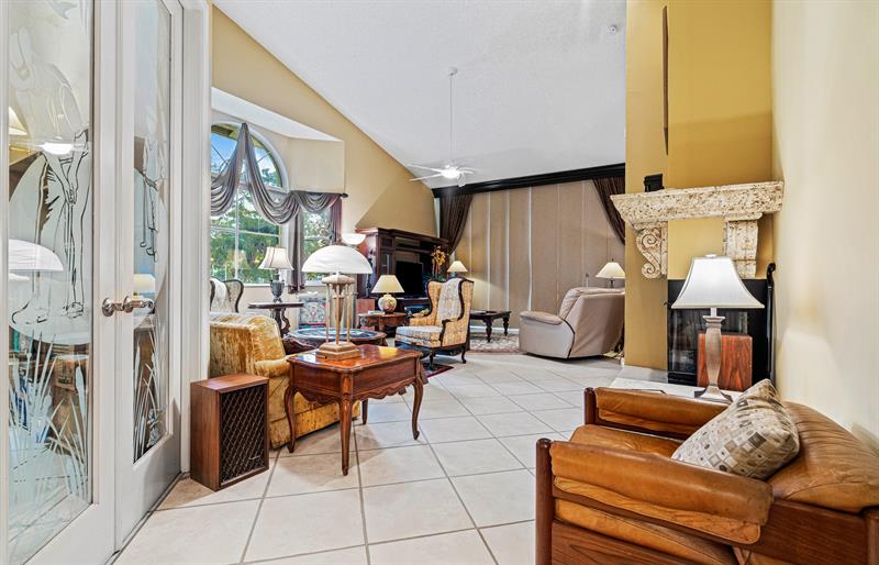 Image 26 of 57 For 476 Palm Aire Dr