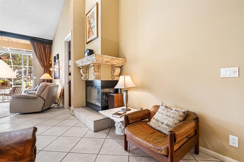 Image 27 of 57 For 476 Palm Aire Dr