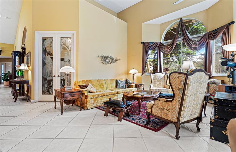 Image 28 of 57 For 476 Palm Aire Dr