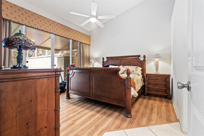 Image 31 of 57 For 476 Palm Aire Dr