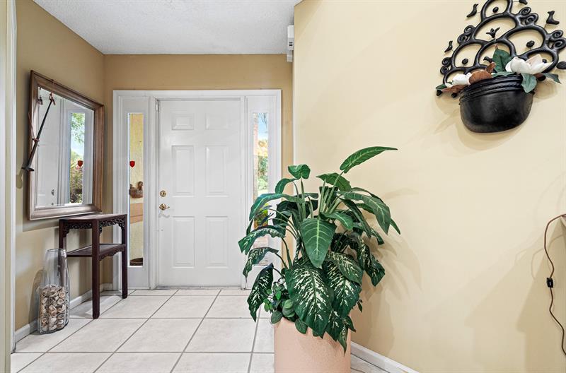 Image 8 of 57 For 476 Palm Aire Dr