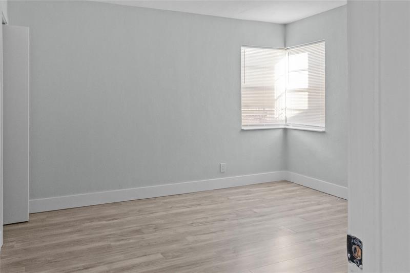 Image 19 of 22 For 20 56th St  