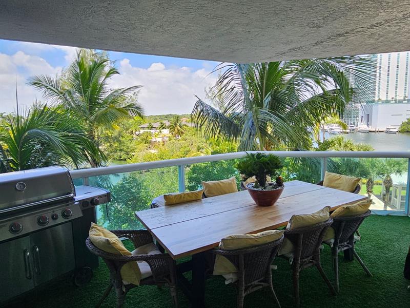 Image 20 of 35 For 16500 Collins Ave  356