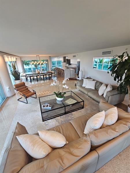 Image 22 of 35 For 16500 Collins Ave  356