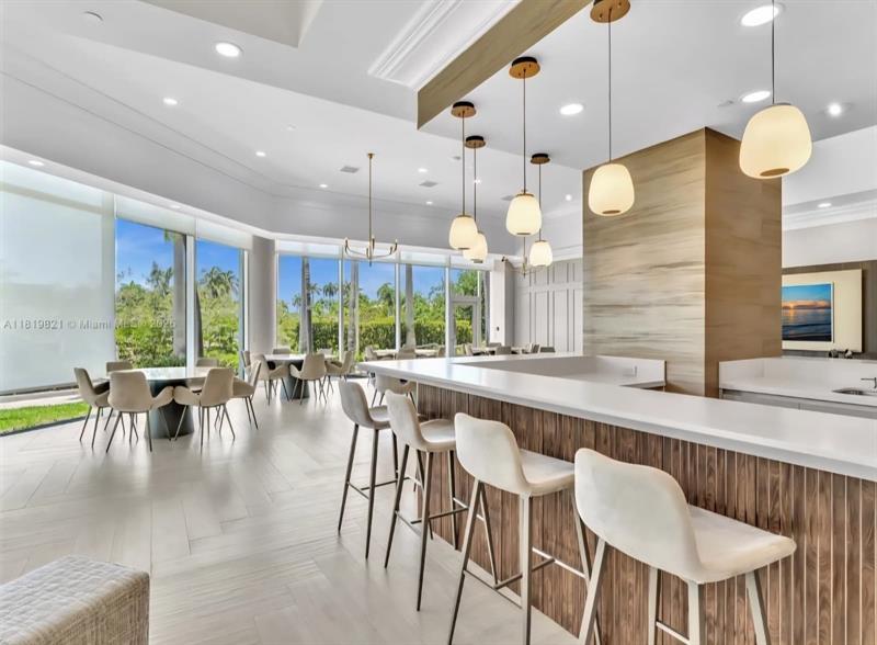 Image 4 of 35 For 16500 Collins Ave  356