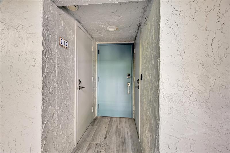 Image 12 of 38 For 1752 3rd Ter  217c