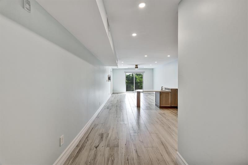 Image 13 of 38 For 1752 3rd Ter  217c