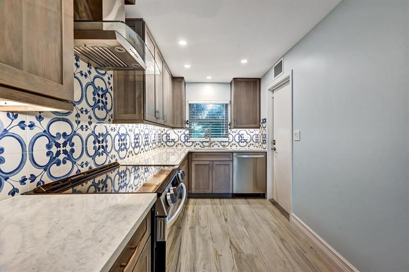 Image 14 of 38 For 1752 3rd Ter  217c