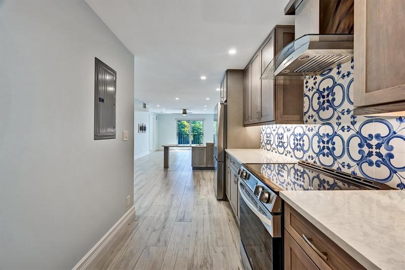 Image 15 of 38 For 1752 3rd Ter  217c