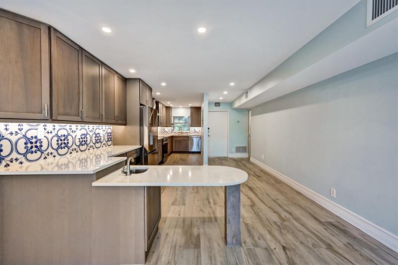 Image 16 of 38 For 1752 3rd Ter  217c