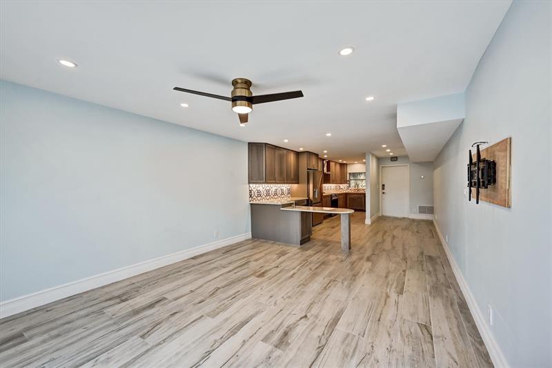 Image 18 of 38 For 1752 3rd Ter  217c