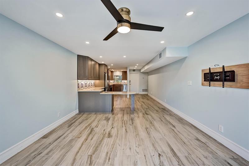 Image 19 of 38 For 1752 3rd Ter  217c