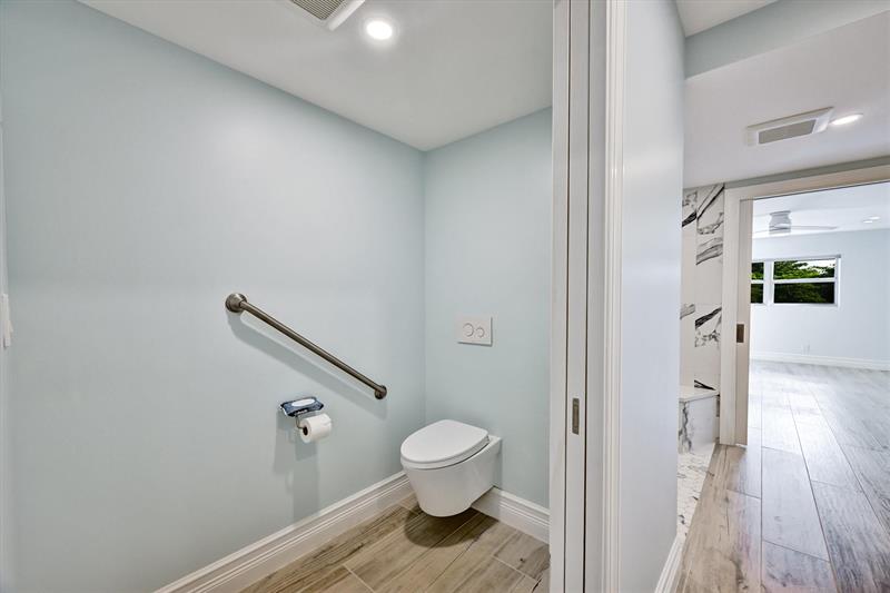 Image 31 of 38 For 1752 3rd Ter  217c