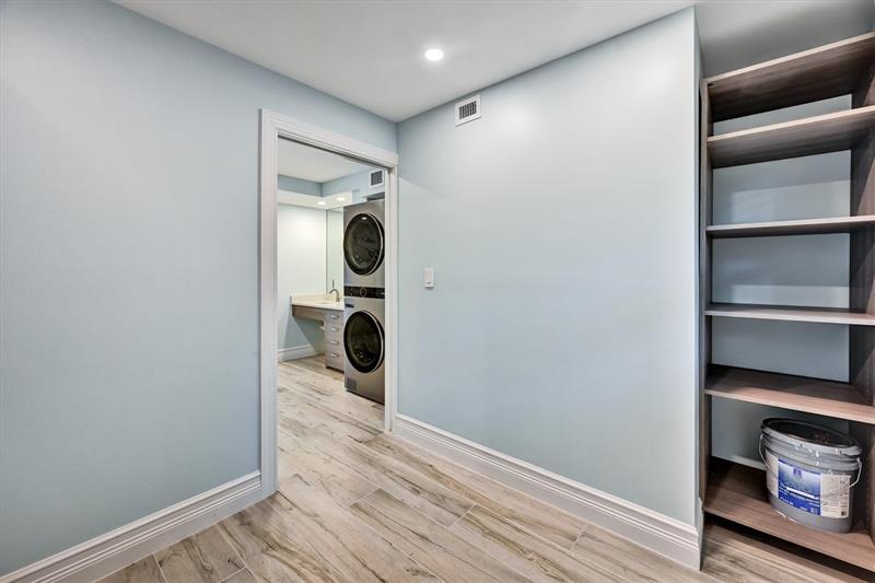 Image 33 of 38 For 1752 3rd Ter  217c