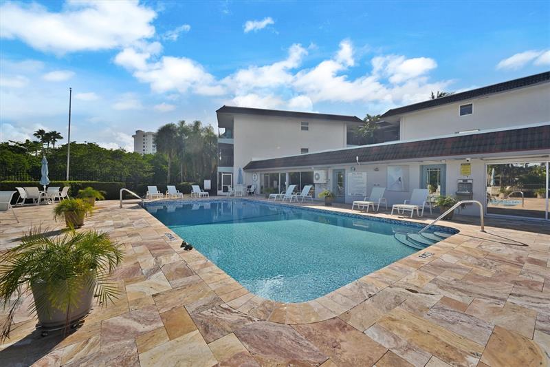 Image 35 of 38 For 1752 3rd Ter  217c