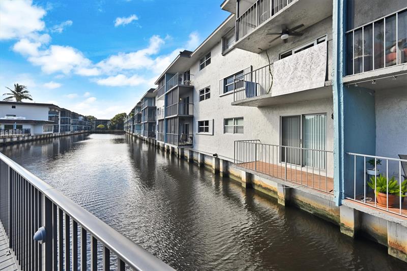 Image 37 of 38 For 1752 3rd Ter  217c