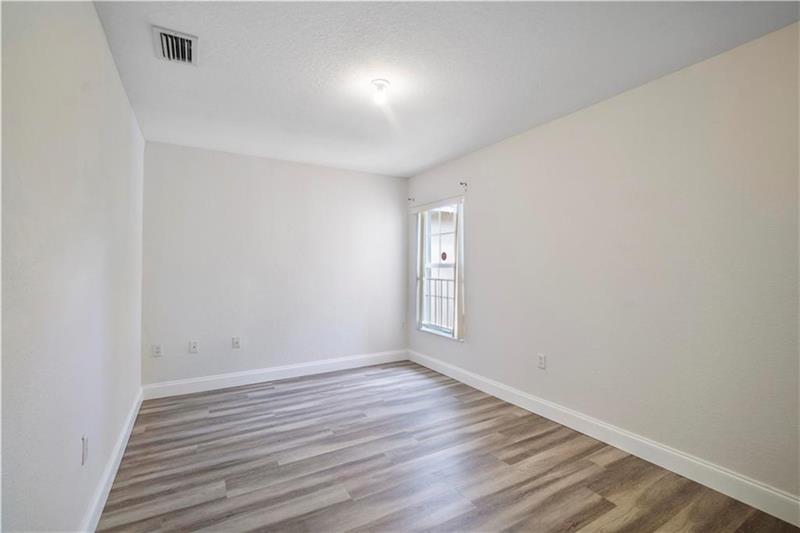 Image 10 of 25 For 6373 Landings Way