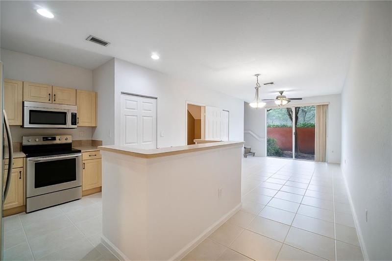 Image 14 of 25 For 6373 Landings Way