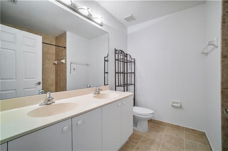 Image 17 of 25 For 6373 Landings Way