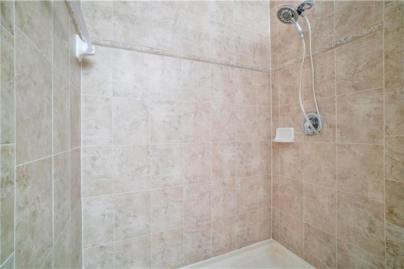 Image 18 of 25 For 6373 Landings Way