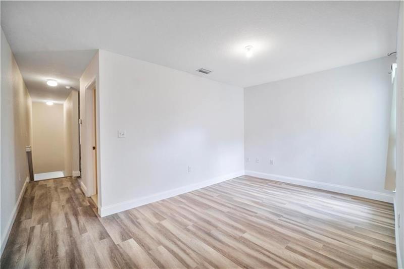 Image 5 of 25 For 6373 Landings Way