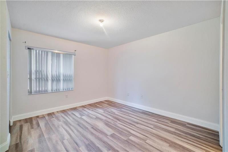 Image 7 of 25 For 6373 Landings Way