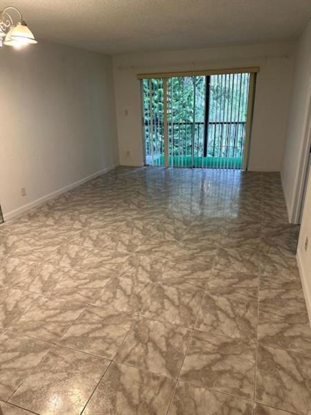 Image 5 of 13 For 7831 Colony Cir #203